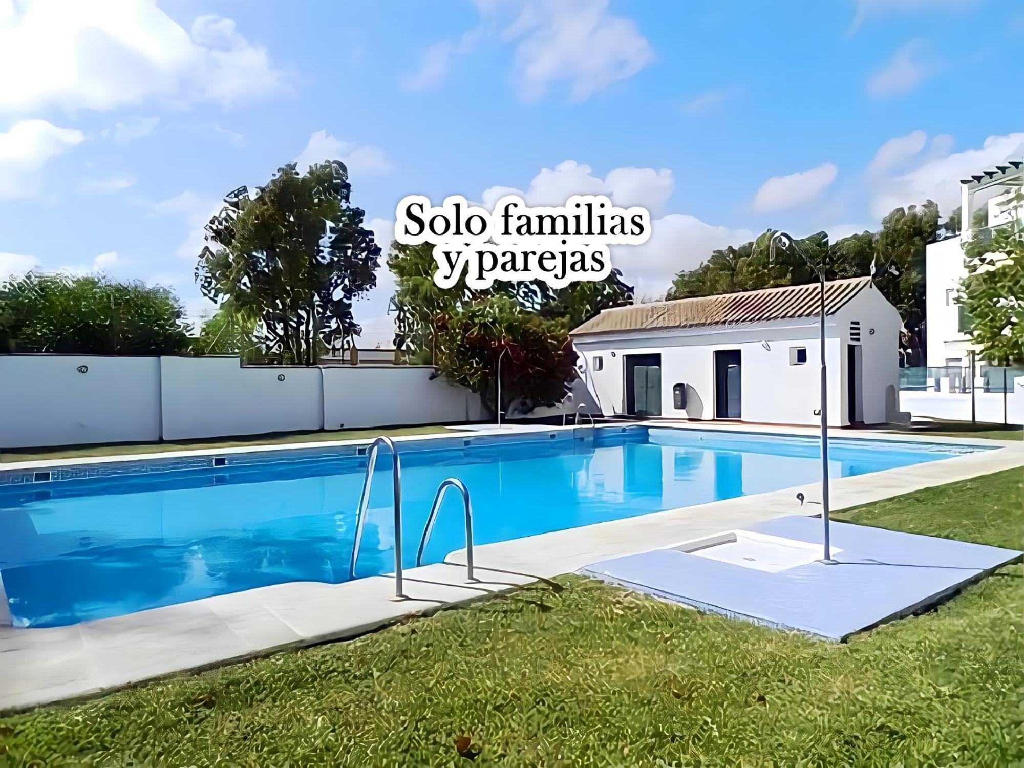 קוניל דה לה פרונטרה Apartamento Junto Al Mar Piscina Solo Familias מראה חיצוני תמונה
